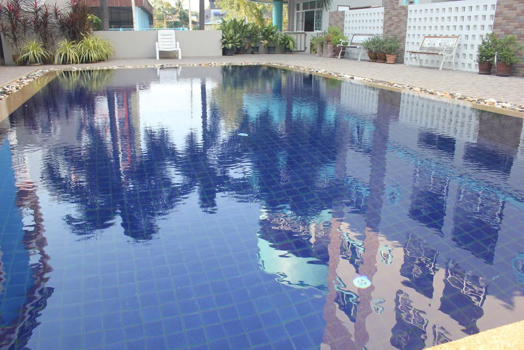 Lomsabai Apartments Bang Saen Exterior photo
