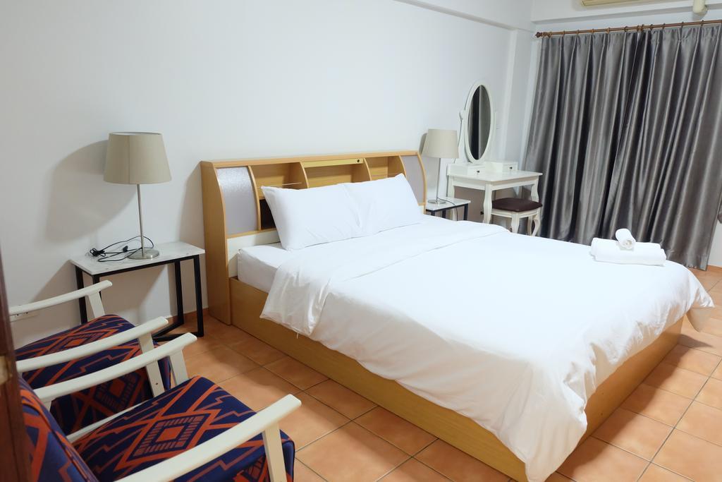 Lomsabai Apartments Bang Saen Exterior photo