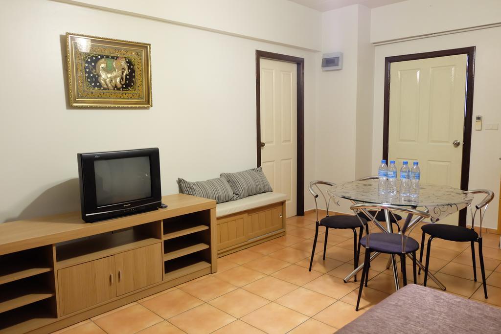 Lomsabai Apartments Bang Saen Exterior photo