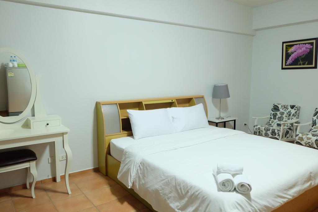 Lomsabai Apartments Bang Saen Exterior photo